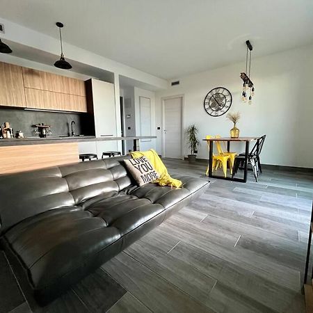 Yellow Uptown 70 - Fiera Milano بيرو المظهر الخارجي الصورة