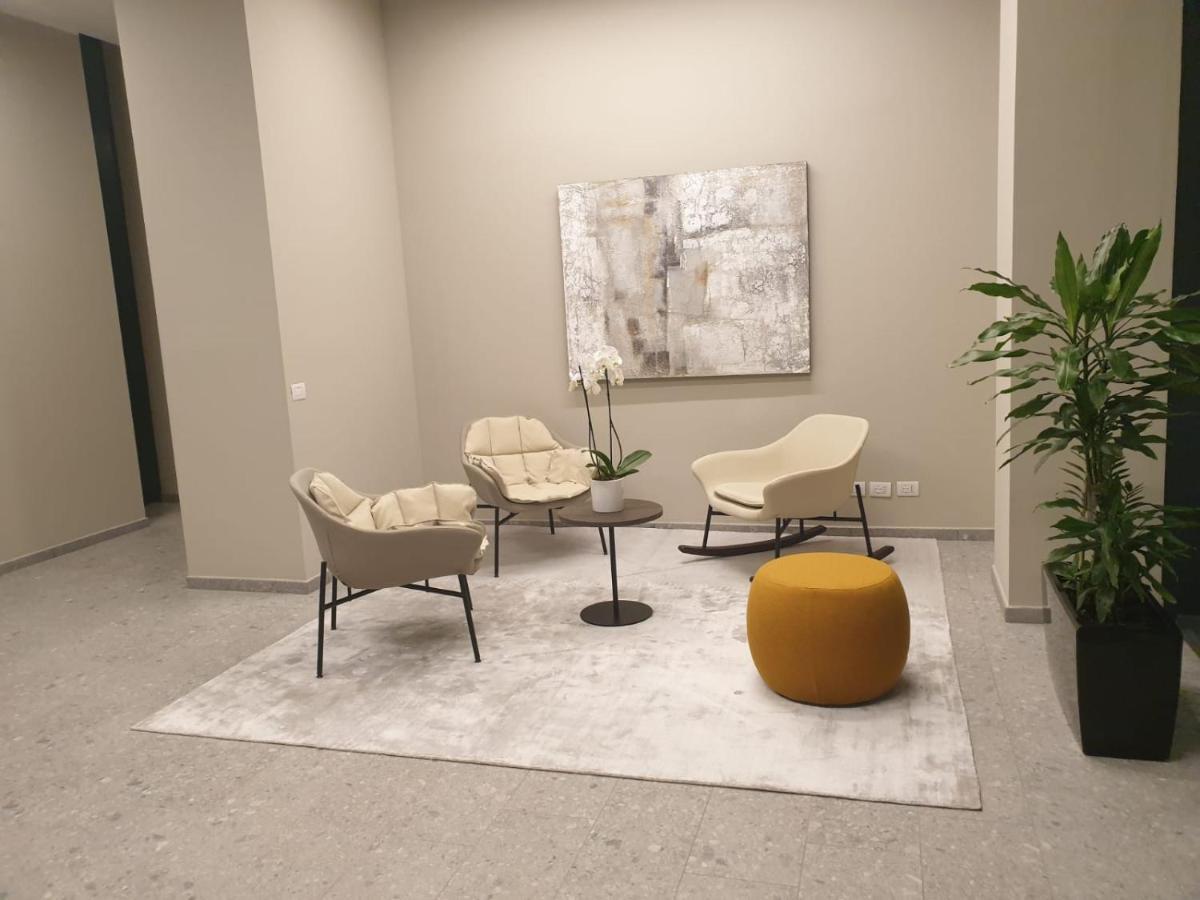 Yellow Uptown 70 - Fiera Milano بيرو المظهر الخارجي الصورة